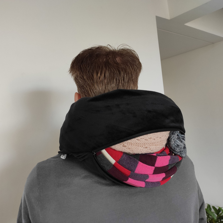 CUELLO ESCONDE ROPA DE PLUSH - NEGRO